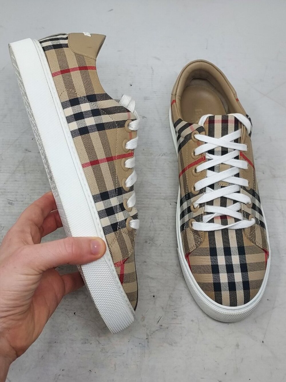 BURBERRY WOMENS CHECK ALBRIDGE LOW TOP BEIGE SNEAKER